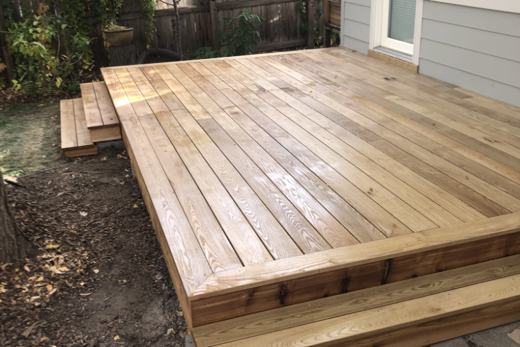 custom wood deck carpenter